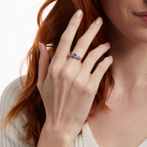 Женское кольцо из белого золота 585 пробы с танзанитом и бриллиантами