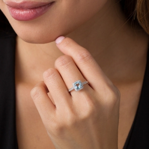 Женское кольцо из белого золота 585 пробы со шпинелью и бриллиантами