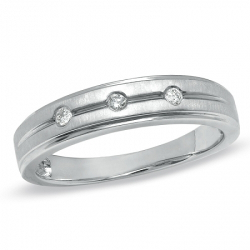 Обручальное кольцо из белого золота с тремя бриллиантами