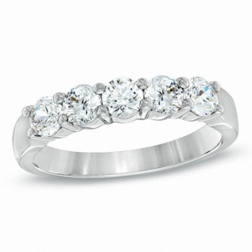 Обручальное кольцо из белого золота с пятью большими бриллиантами