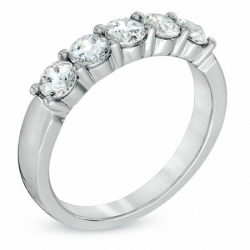 Обручальное кольцо из белого золота с пятью большими бриллиантами
