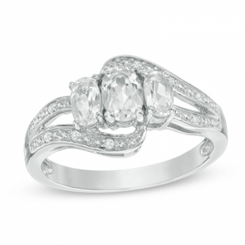 Женское кольцо из серебра с топазами и белым сапфиром