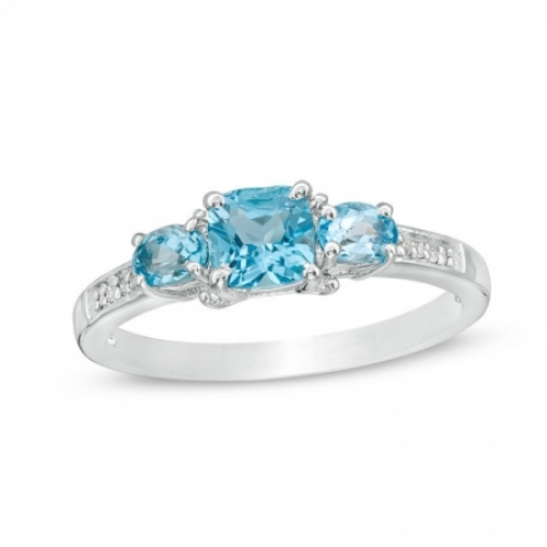 Женское кольцо из серебра с топазами и бриллиантами