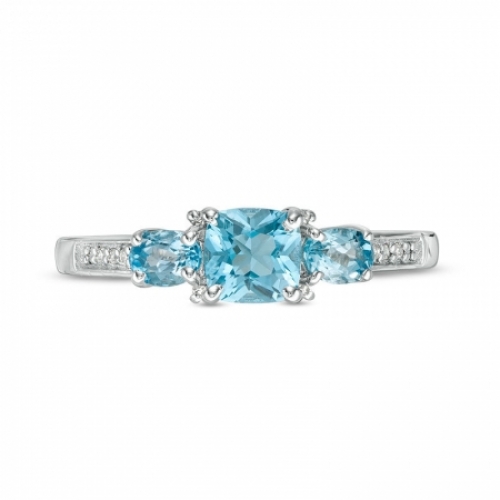 Женское кольцо из серебра с топазами и бриллиантами