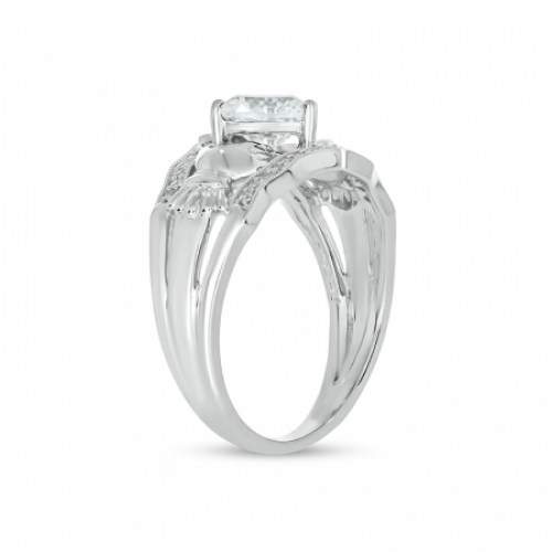 Женское кольцо из серебра с белым сапфиром и бриллиантом