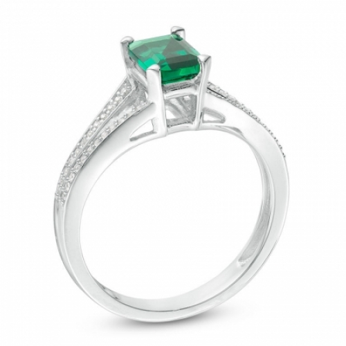 Женское кольцо из серебра с изумрудом и бриллиантами