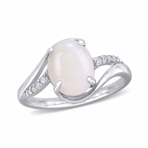 Женское кольцо из серебра с опалом и бриллиантами