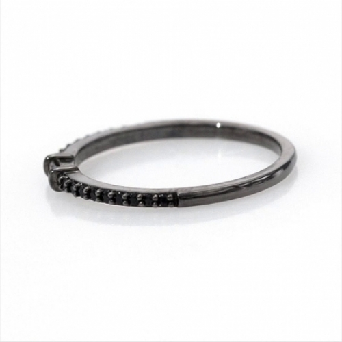 Женское кольцо из серебра со шпинелью и бриллиантами