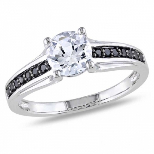 Женское кольцо из серебра с белым сапфиром и черным бриллиантом