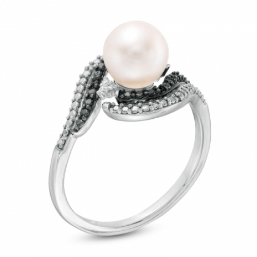 Женское кольцо из серебра с белым жемчугоми бриллиантами