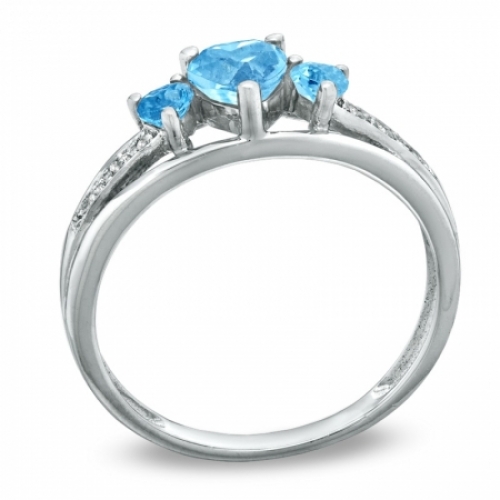 Женское кольцо из серебра с топазом