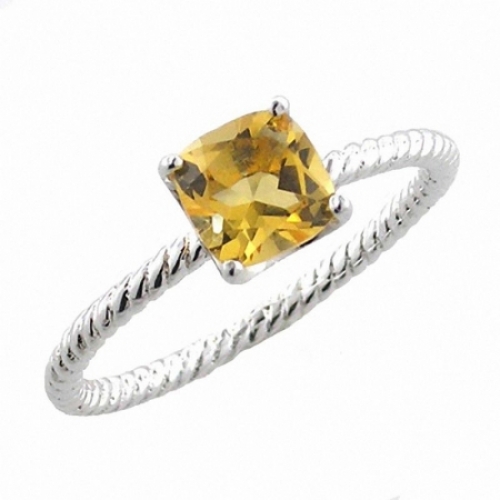 Женское кольцо из серебра с цитрином