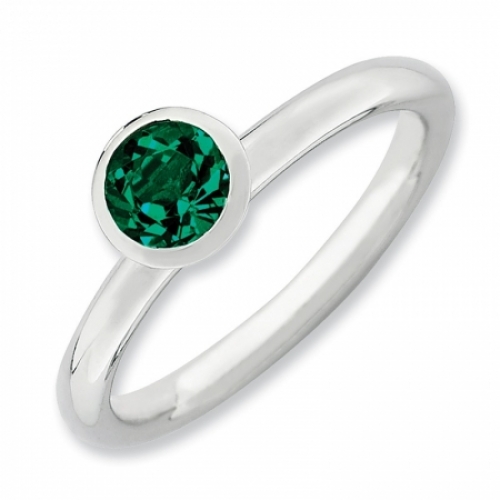 Женское кольцо из серебра с зеленым кристаллом