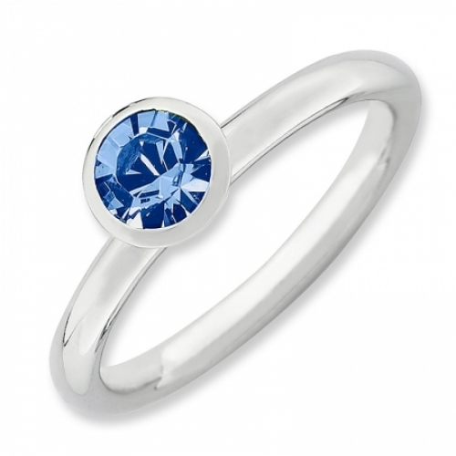 Женское кольцо из серебра с синим кристаллом