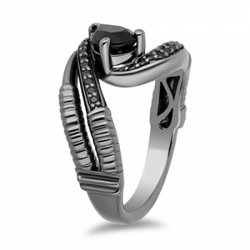 Женское кольцо из серебра с ониксом и черным бриллиантом