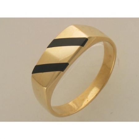 Мужское кольцо из желтого золота с ониксом