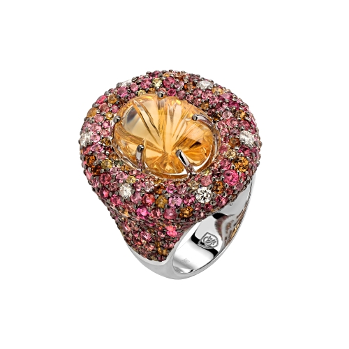 Женское кольцо из белого золота с цветными камнями
