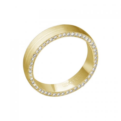 Обручальное кольцо из желтого золота с бриллиантом