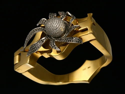 Браслет из комбинированного золота с бриллиантом
