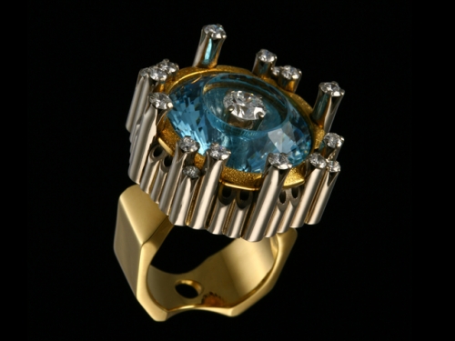 Кольцо из комбинированного золота с бриллиантом, топазом