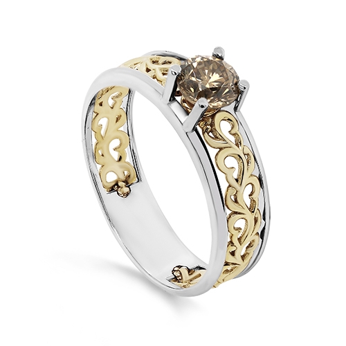 Женское кольцо из белого золота с коньячным бриллиантом