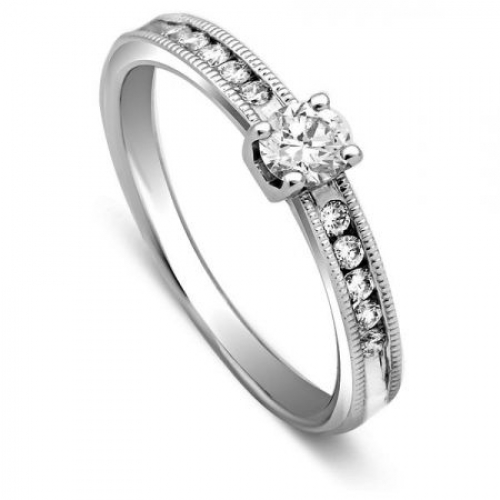 Помолвочное кольцо из белого золота с бриллиантами