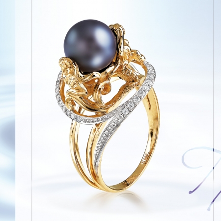 Золотое кольцо с черным жемчугом, бриллиантами