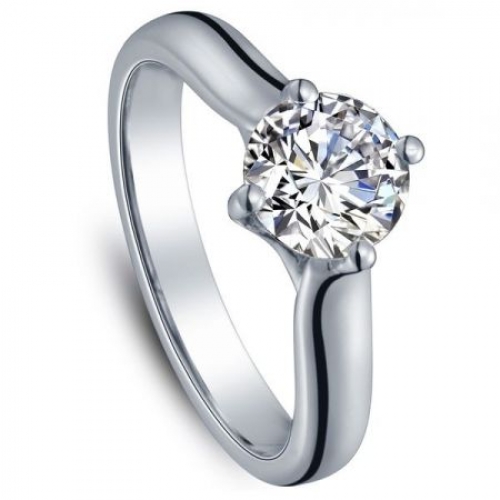 Помолвочное  кольцо из белого золота с бриллиантом
