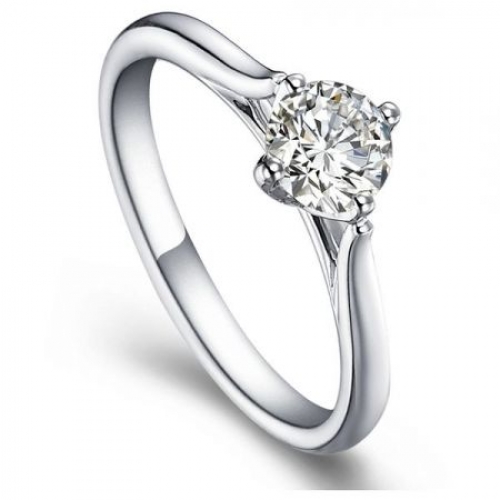 Помолвочное  кольцо из белого золота с бриллиантом