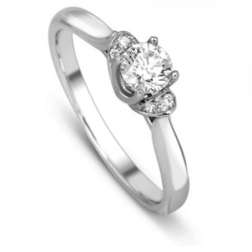 Помолвочное кольцо с бриллиантами из белого золота