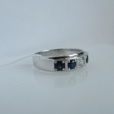 Мужское кольцо с сапфирами и бриллиантом