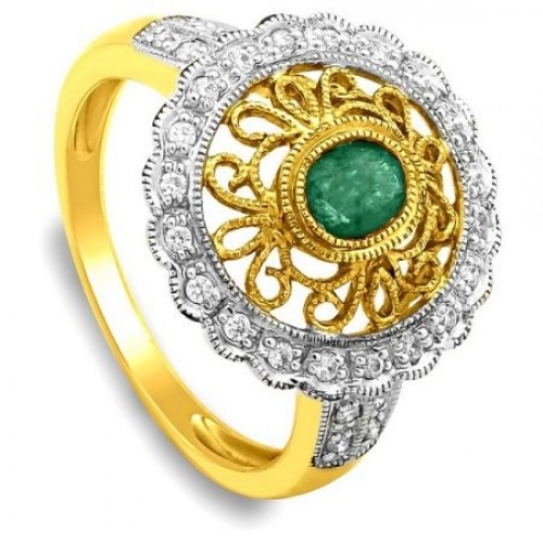 Кольцо из комбинированного золота с бриллиантами и изумрудом