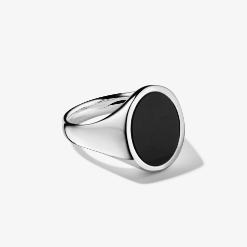 Мужское кольцо из серебра с черным ониксом