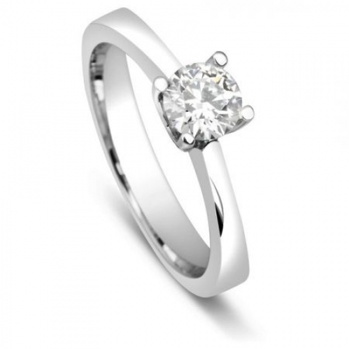 Помолвочное кольцо из белого золота с бриллиантом