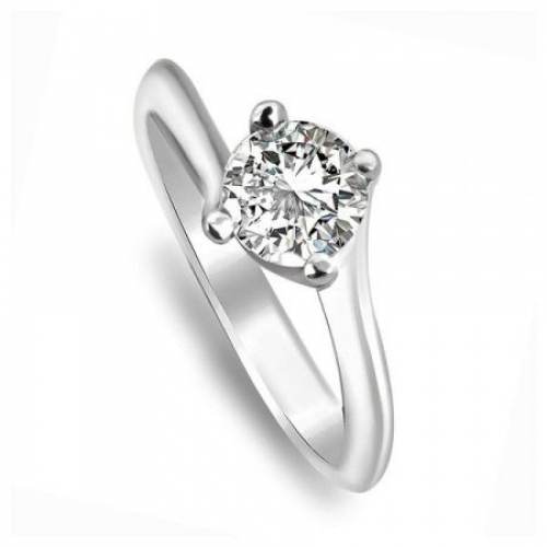 Помолвочное кольцо из белого золота с  бриллиантом