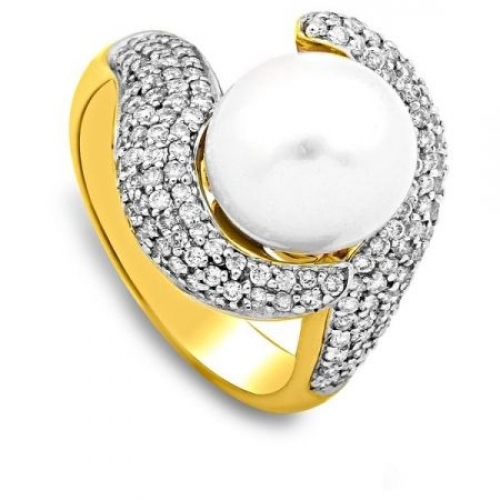 Кольцо из комбинированного золота с бриллиантами и жемчугом