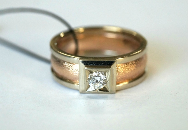 Т-35511 мужское кольцо с большим бриллиантом