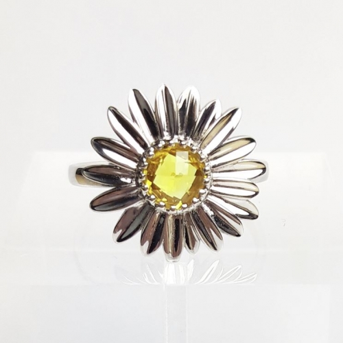Кольцо Цветок из белого золота с цитрином