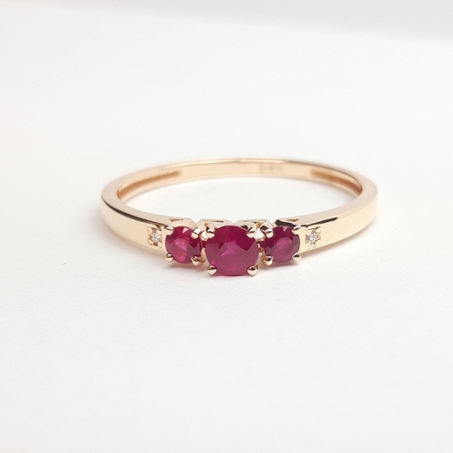 Кольцо из красного золота рубином и бриллиантом