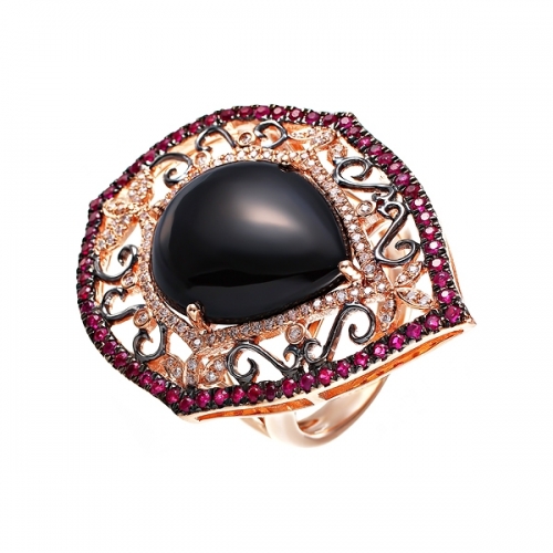 Кольцо из золота с ониксом, бриллиантами и рубинами