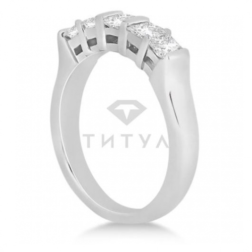 Женское обручальное кольцо из белого золота с муассанитами
