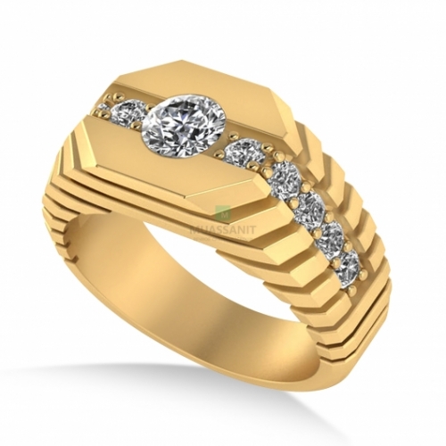 Мужское кольцо из желтого золота с муассанитами