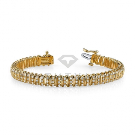 М-10623 широкий браслет из желтого золота с муассанитами