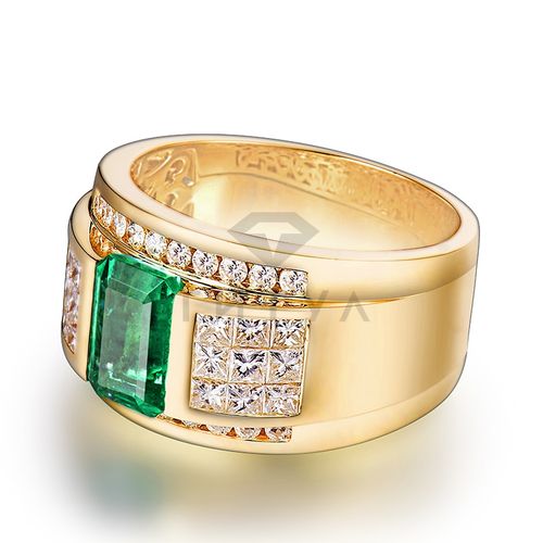 Мужское кольцо из желтого золота с изумрудом, бриллиантами