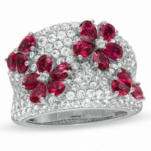 Кольцо из серебра с цветочками из рубинов и белых сапфиров