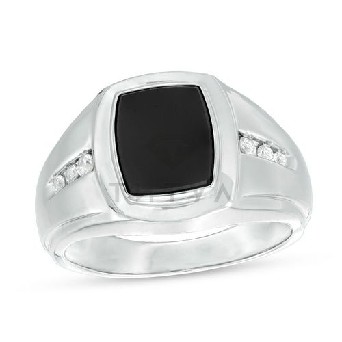 Мужское кольцо из белого золота с ониксом и бриллиантом