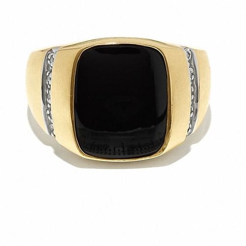 Мужское кольцо из желтого золота с ониксом и бриллиантом