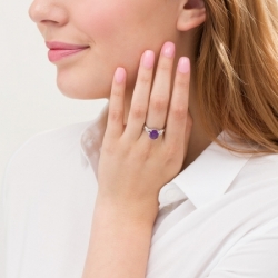 Женское кольцо из белого золота 585 пробы с аметистом и бриллиантом