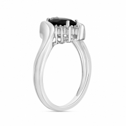 Женское кольцо из белого золота 585 пробы с ониксом и бриллиантами