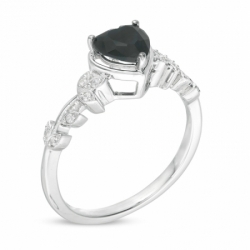 Помолвочное кольцо из белого золота с Черным сапфиром 6*6 огранки Сердце и бриллиантами